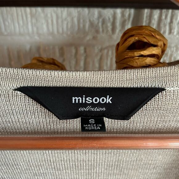 Misook Collection Pleated Blouse Clasp Deep V-Neck Top Tan Size S - Picture 3 of 5